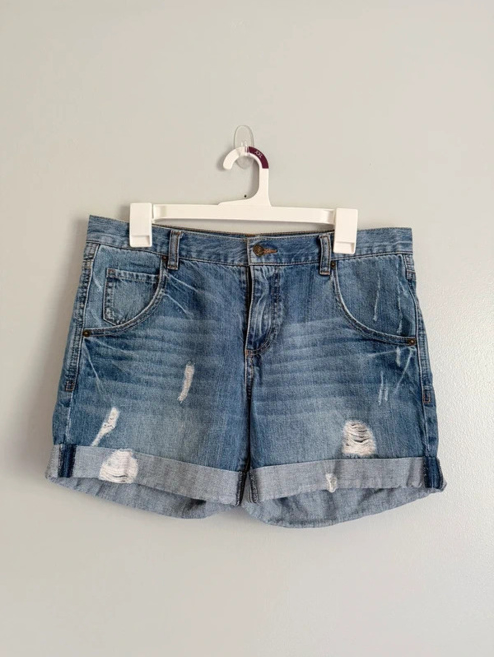 Forever 21 Distressed Cuffed Denim Shorts Size 29